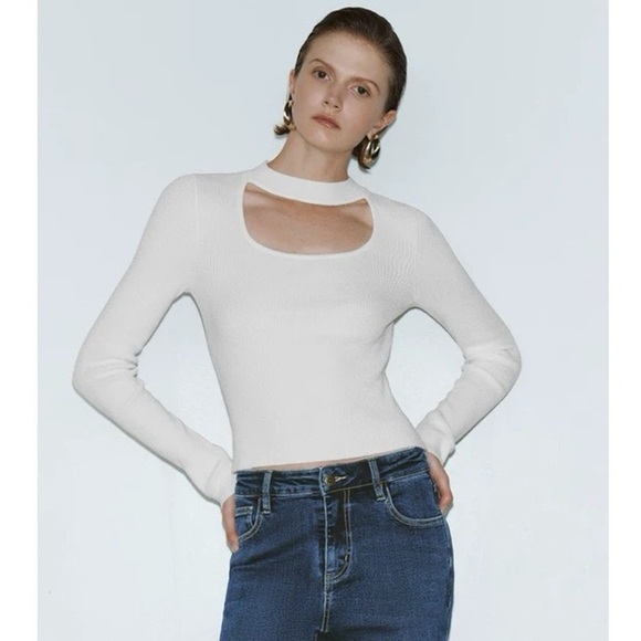 White Knitwear with Long Sleeves and Cut Out Fitted Style - Picture 1 of 8